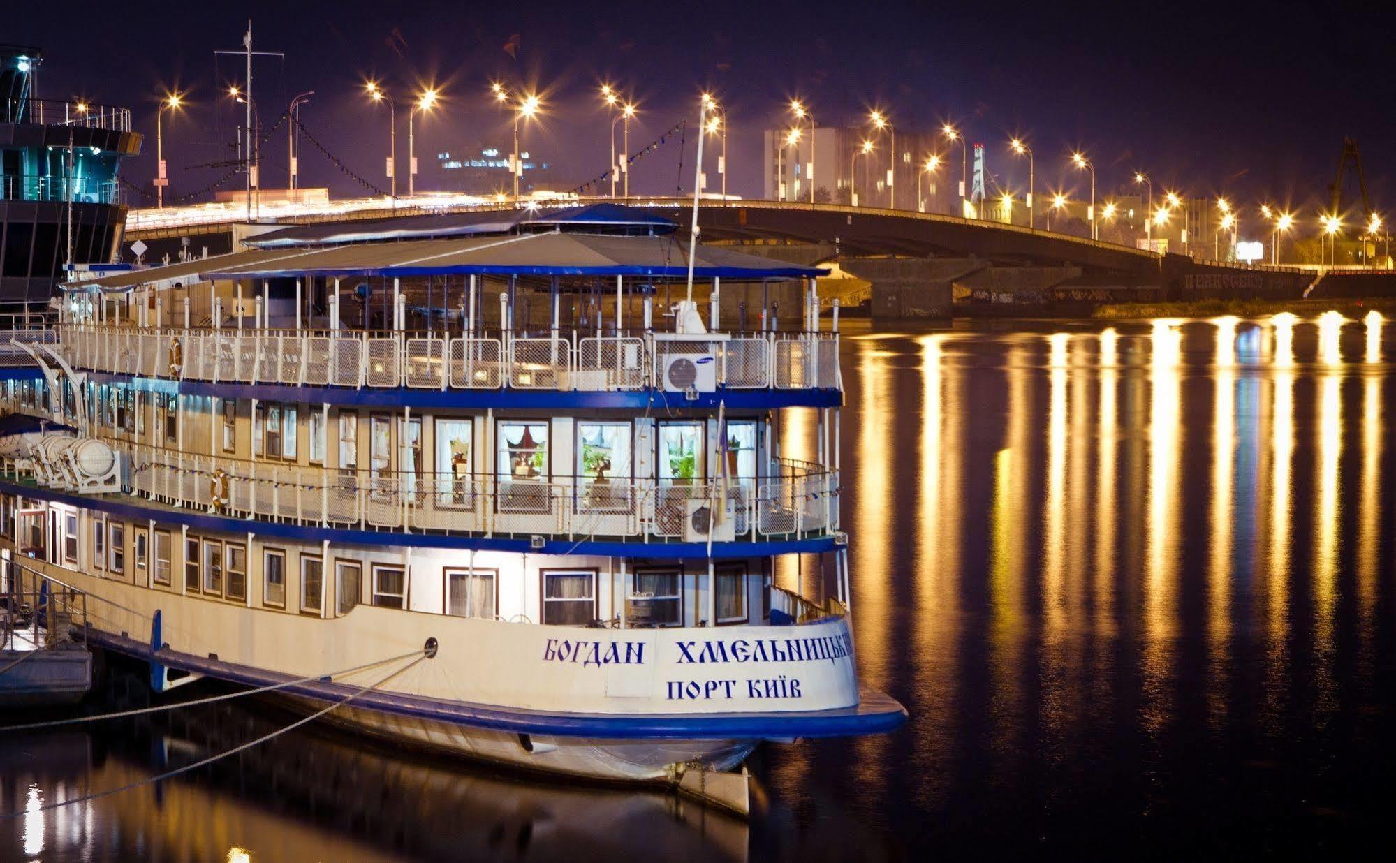 Hotel Bogdan Khmelnytskyi Kijów Zewnętrze zdjęcie